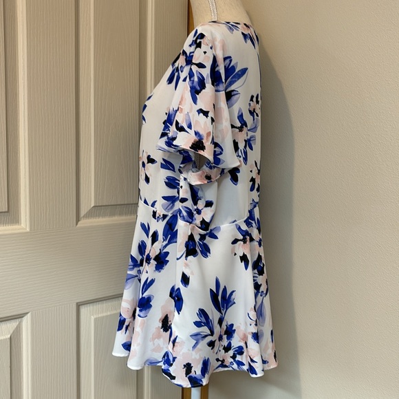 EUC Torrid White, Blue & Pink Floral Blouse - Picture 4 of 13
